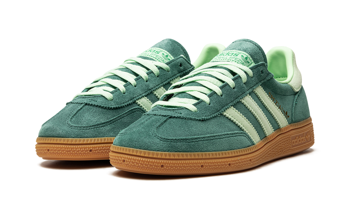 Overkicks - Adidas Handball Spezial Collegiate Green Semi Green Spark (IE5896) - vista trasera