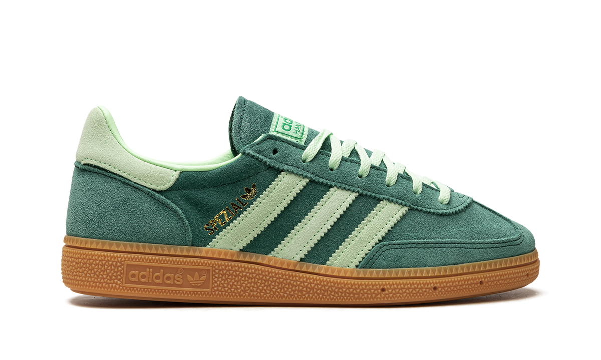 Overkicks - Adidas Handball Spezial Collegiate Green Semi Green Spark (IE5896) - detalle talón