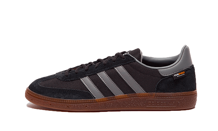 Overkicks - Adidas Handball Spezial Core Black Grey Four Gum (GY7406) - vista lateral