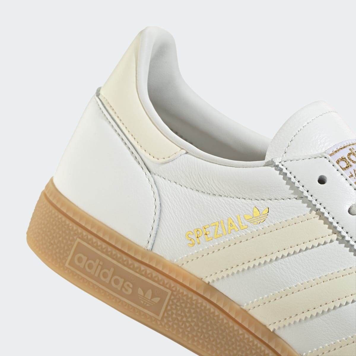 Overkicks - Adidas Handball Spezial Core White Wonder White Gum (JS3867) - detalle