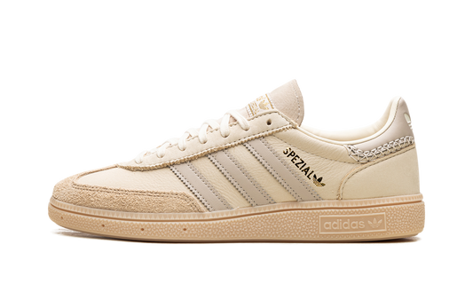 Overkicks - Adidas Handball Spezial Cream White Beige (IE3699) - vista lateral