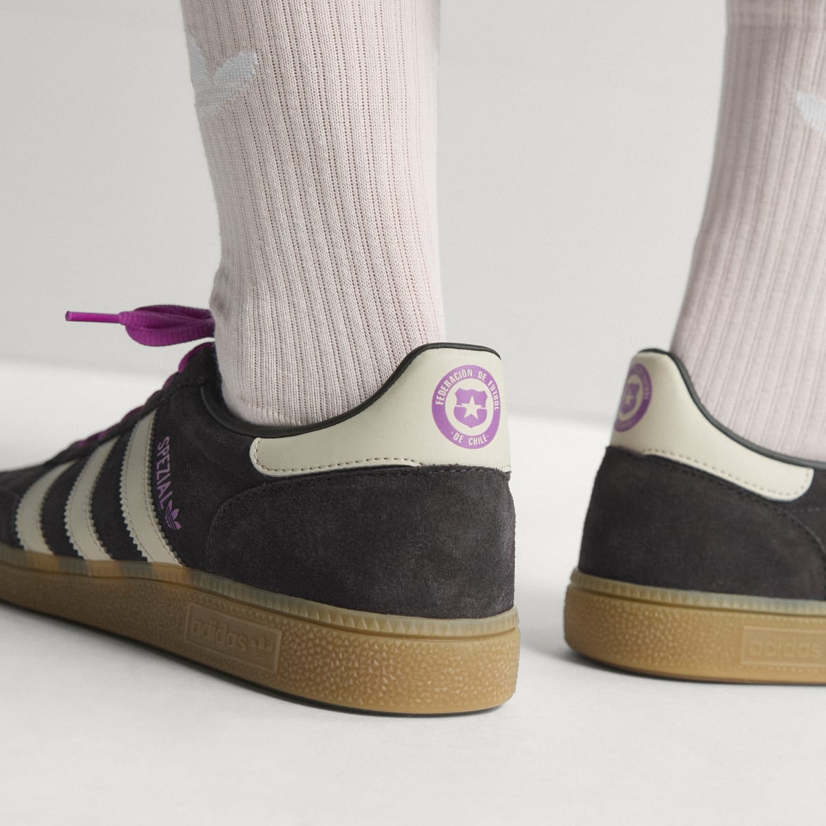 Overkicks - Adidas Handball Spezial FIFA World Cup 2026 Chile (HQ9439) - detalle