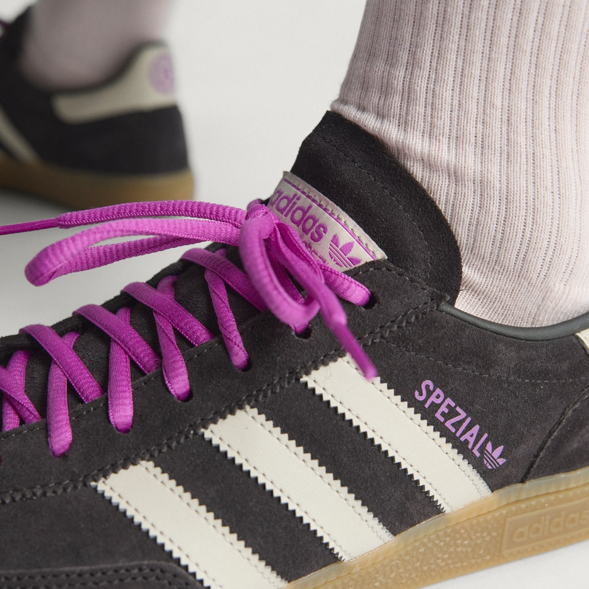 Overkicks - Adidas Handball Spezial FIFA World Cup 2026 Chile (HQ9439) - detalle