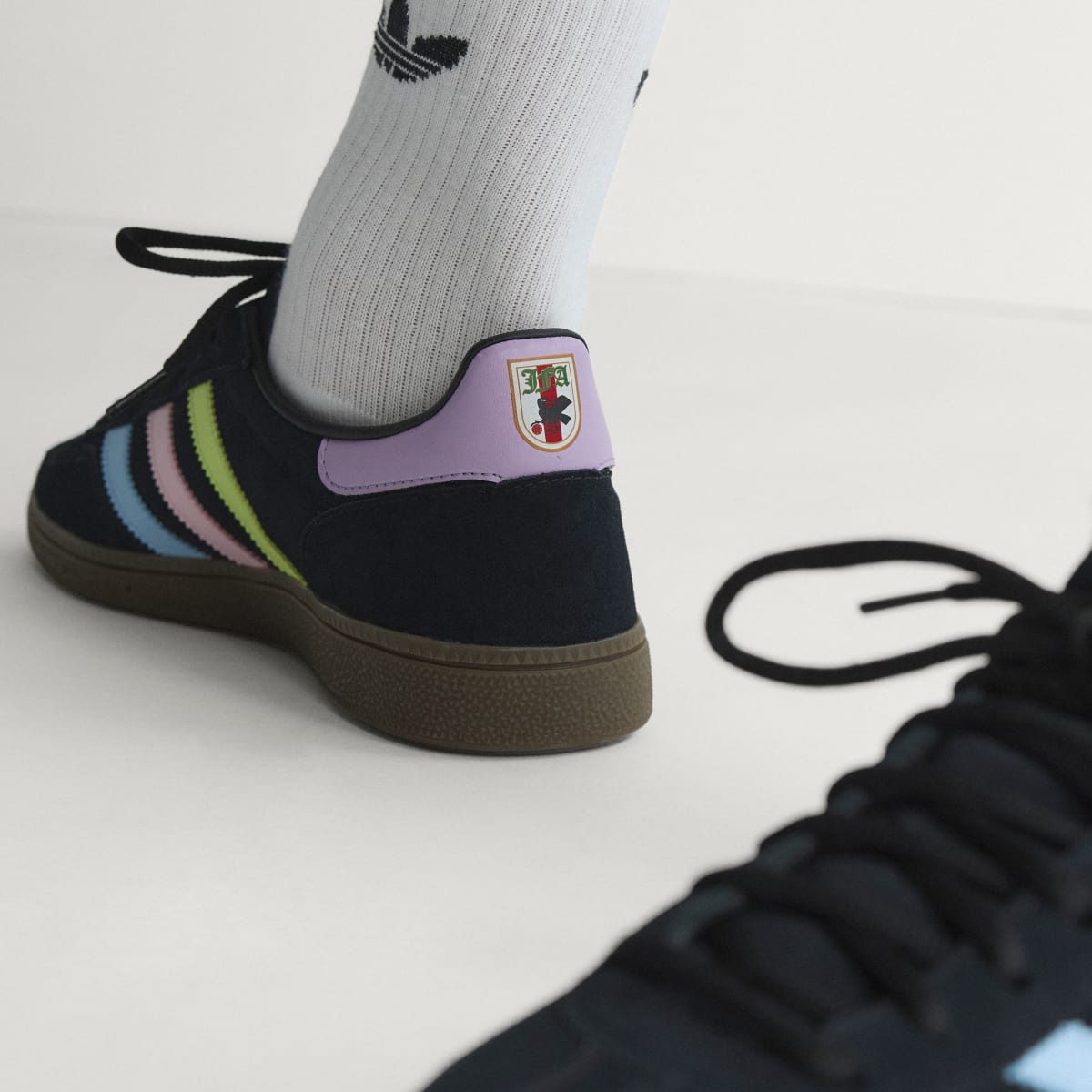 Overkicks - Adidas Handball Spezial FIFA World Cup 2026 Japan (HP3675) - detalle talón