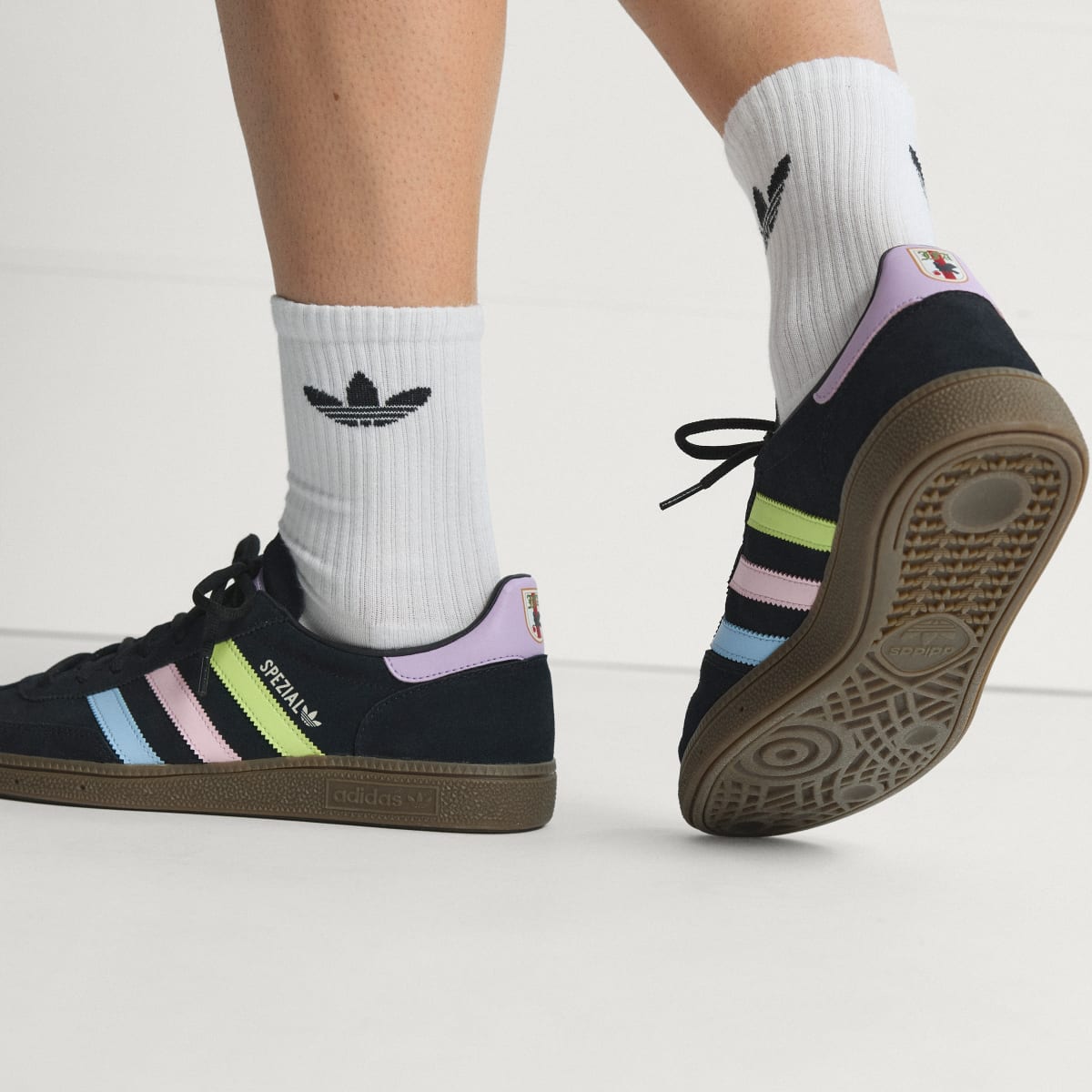 Overkicks - Adidas Handball Spezial FIFA World Cup 2026 Japan (HP3675) - detalle lateral interior