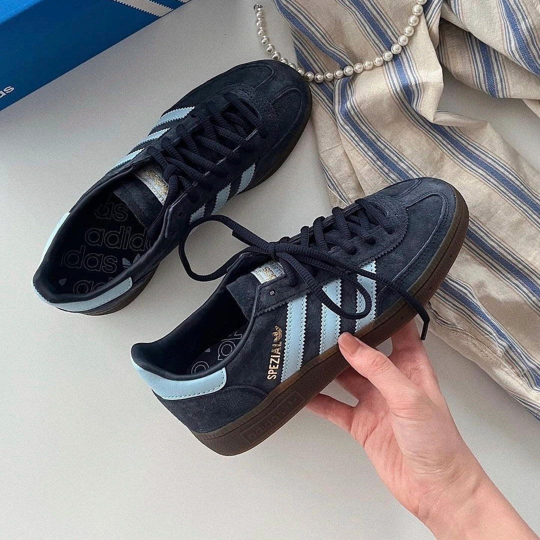 Overkicks - Adidas Handball Spezial Navy Gum (BD7633) - vista trasera