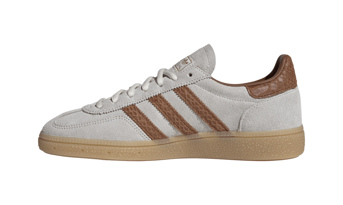 Overkicks - Adidas Handball Spezial Off White Dusky Bronze (IH1511) - detalle talón