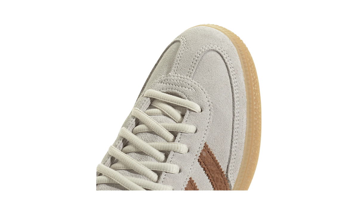 Overkicks - Adidas Handball Spezial Off White Dusky Bronze (IH1511) - detalle