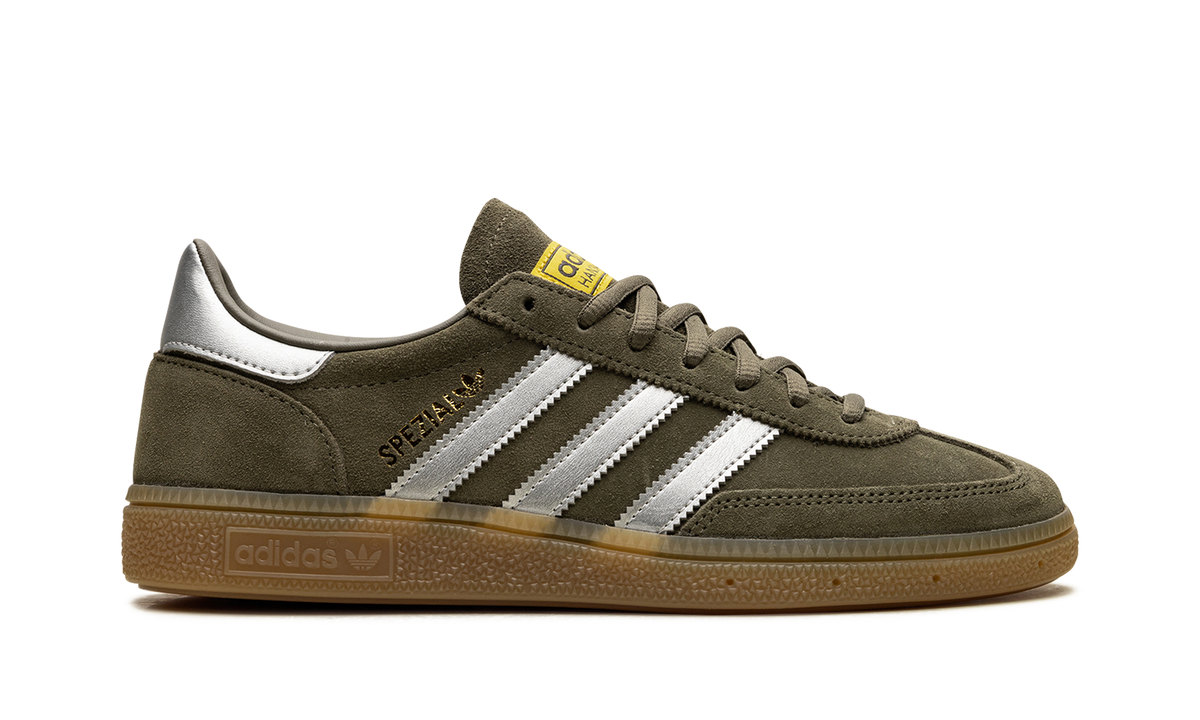 Overkicks - Adidas Handball Spezial Olive Strata (JH7558) - detalle talón