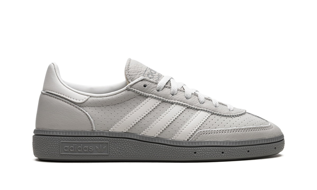 Overkicks - Adidas Handball Spezial Triple Grey (IE9840) - detalle talón