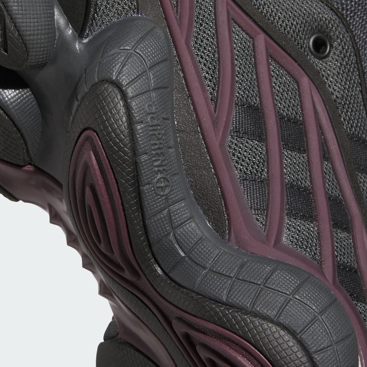 Overkicks - Adidas Intimidation Low Core Black Maroon Carbon (JS3316) - detalle
