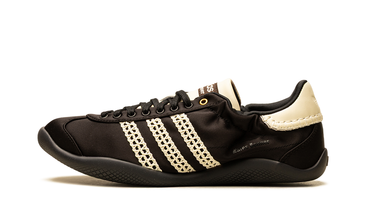 Overkicks - Adidas Karintha Wales Bonner Black White (IH7259) - vista lateral