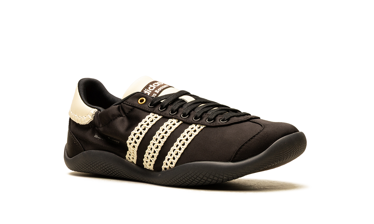 Overkicks - Adidas Karintha Wales Bonner Black White (IH7259) - detalle lateral interior