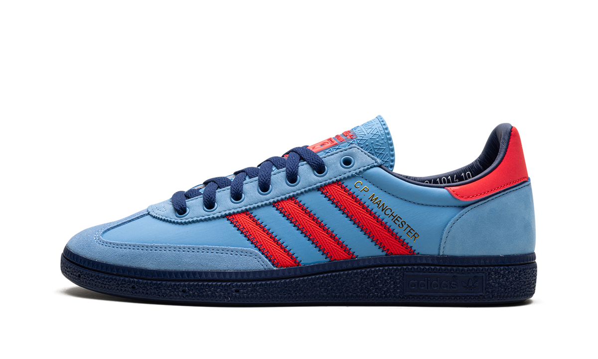 Overkicks - Adidas Manchester SPZL C.P. Company Light Blue (IH3312) - vista lateral