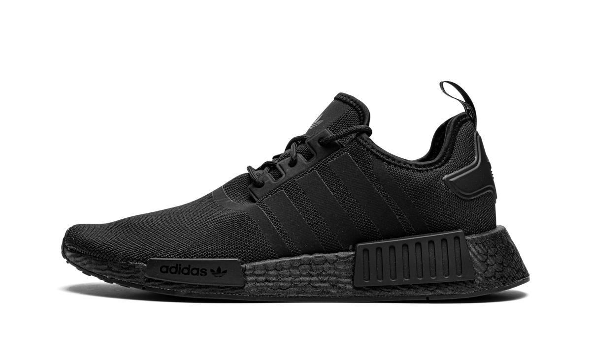 Overkicks - Adidas NMD R1 Primeblue Triple Black (GZ9256) - vista lateral