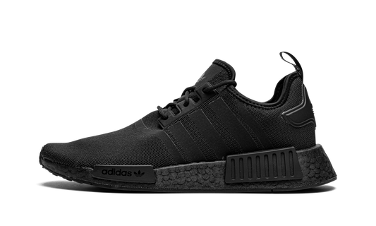 Overkicks - Adidas NMD R1 Primeblue Triple Black (GZ9256) - vista lateral