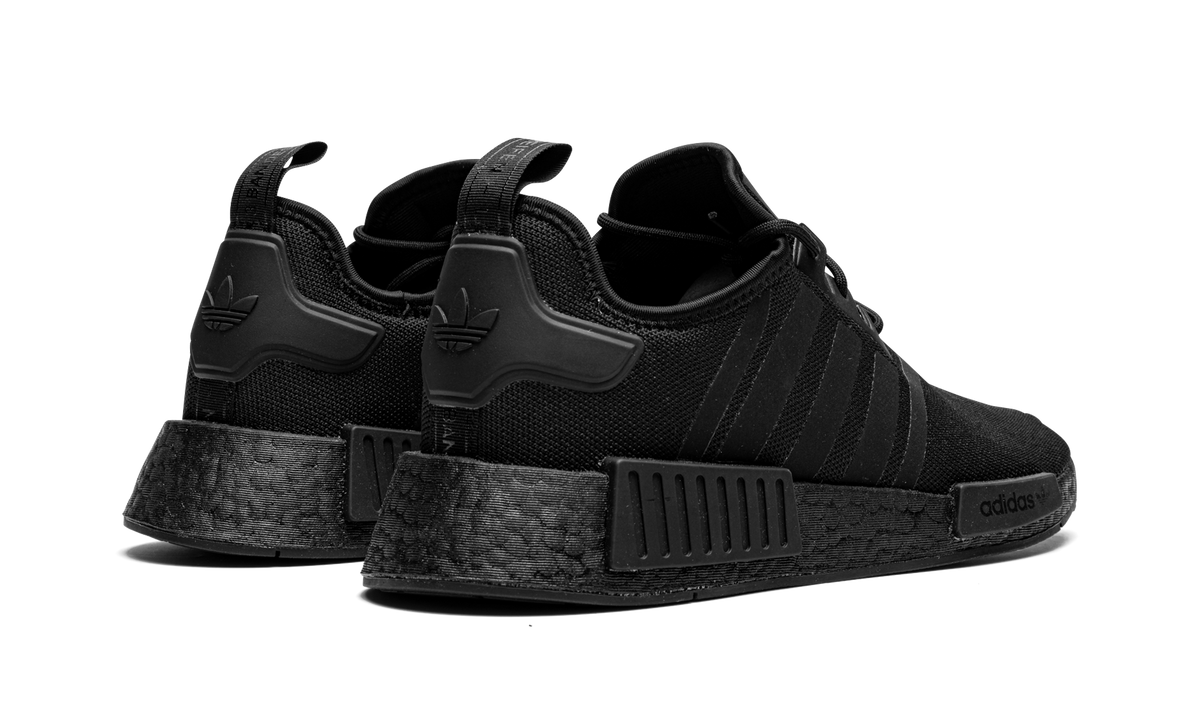 Overkicks - Adidas NMD R1 Primeblue Triple Black (GZ9256) - par completo