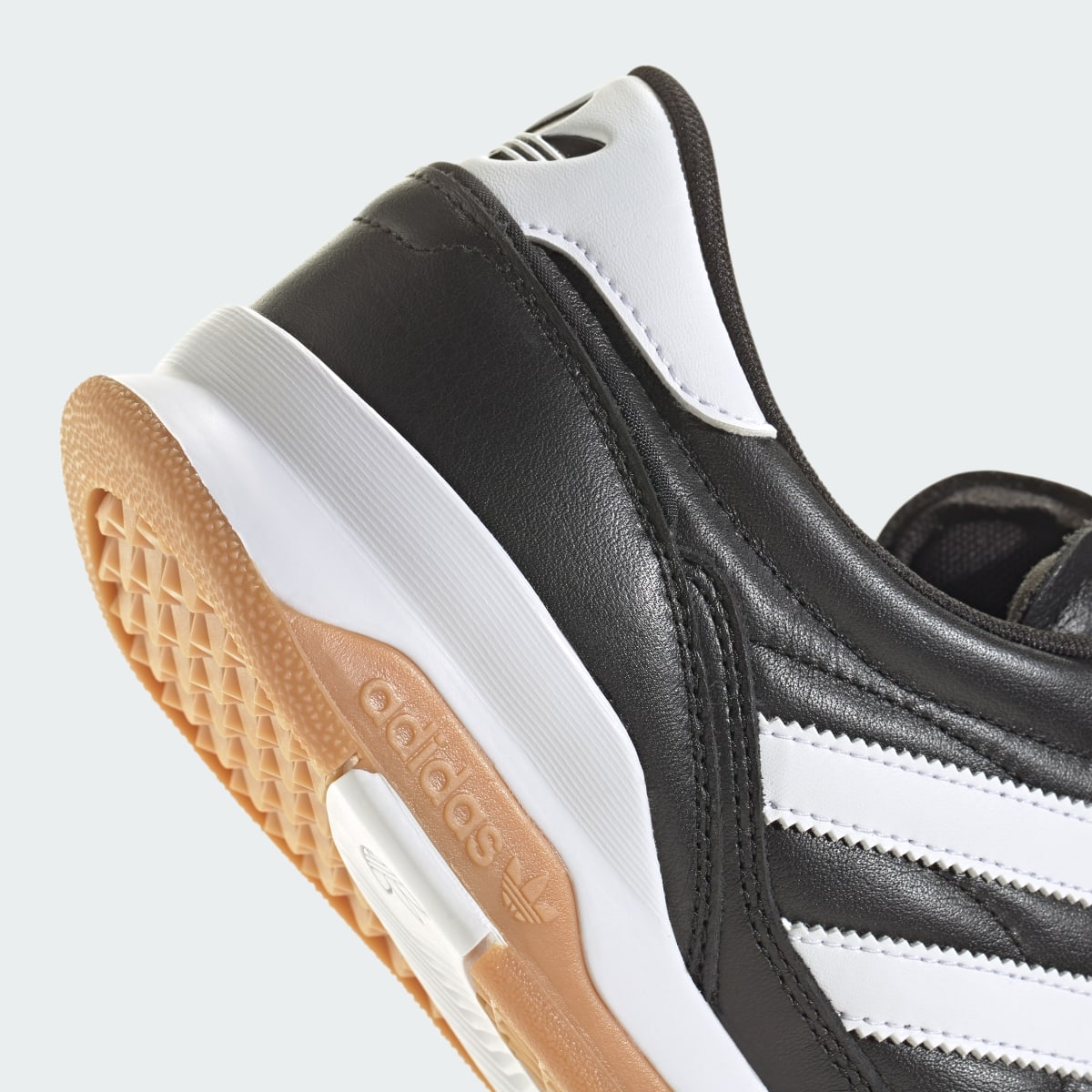 Overkicks - Adidas Predator Mundial Core Black Cloud White (JH9494) - detalle