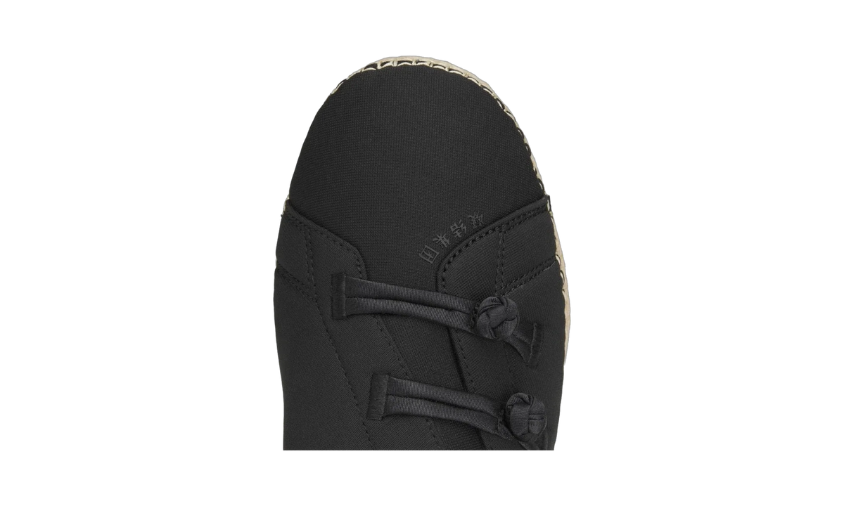 Overkicks - Adidas Qi Flow CLOT by Edison Chen Black White (JQ4053) - detalle