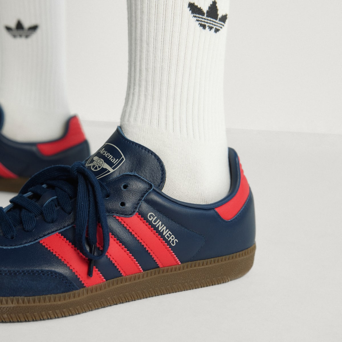 Overkicks - Adidas Samba Arsenal (JQ4037) - detalle lateral interior