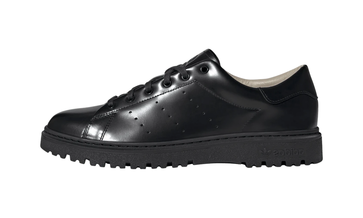 Overkicks - Adidas Stan Smith Freizeit Triple Black (JQ5838) - vista lateral