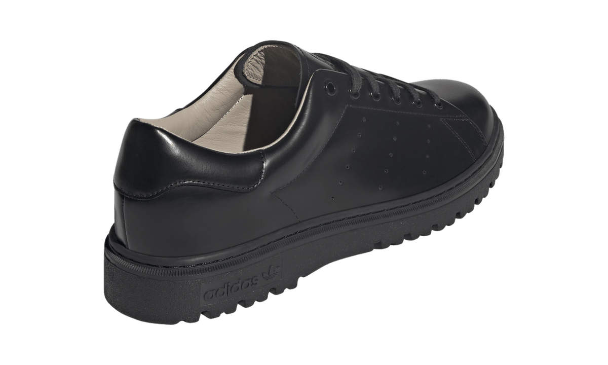 Overkicks - Adidas Stan Smith Freizeit Triple Black (JQ5838) - vista superior