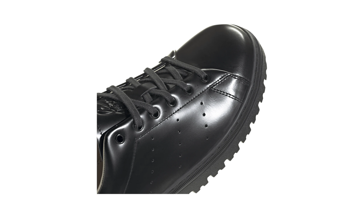Overkicks - Adidas Stan Smith Freizeit Triple Black (JQ5838) - detalle