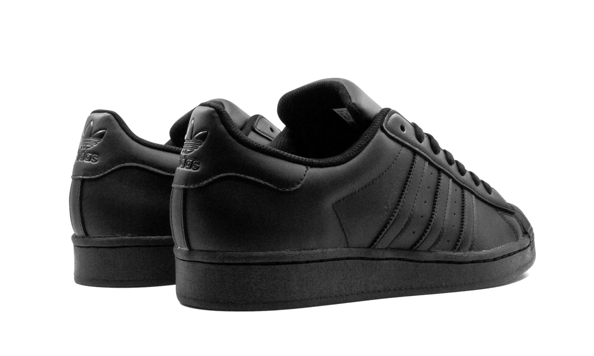 Overkicks - Adidas Superstar All Black (EG4957) - par completo