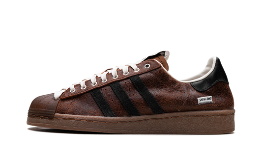 Overkicks - Adidas Superstar Song for the Mute Brown Black (JR8043) - vista lateral