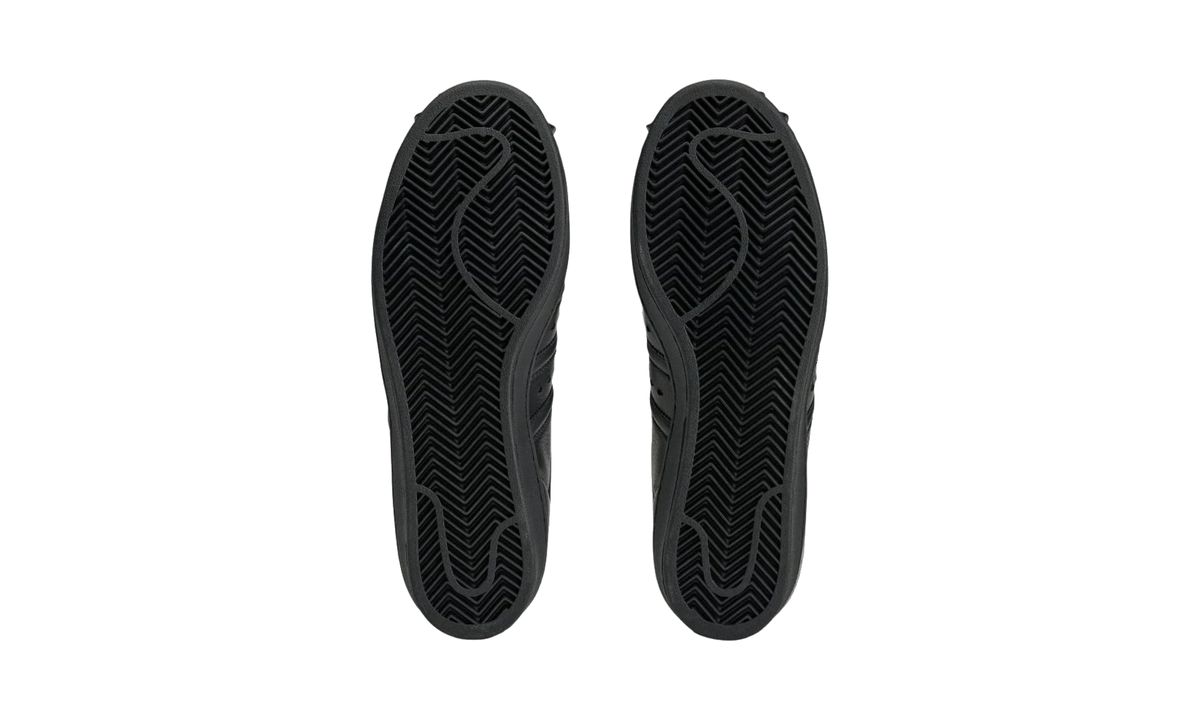 Overkicks - Adidas Superstar Vintage Thug Club Black (KI0824) - par completo