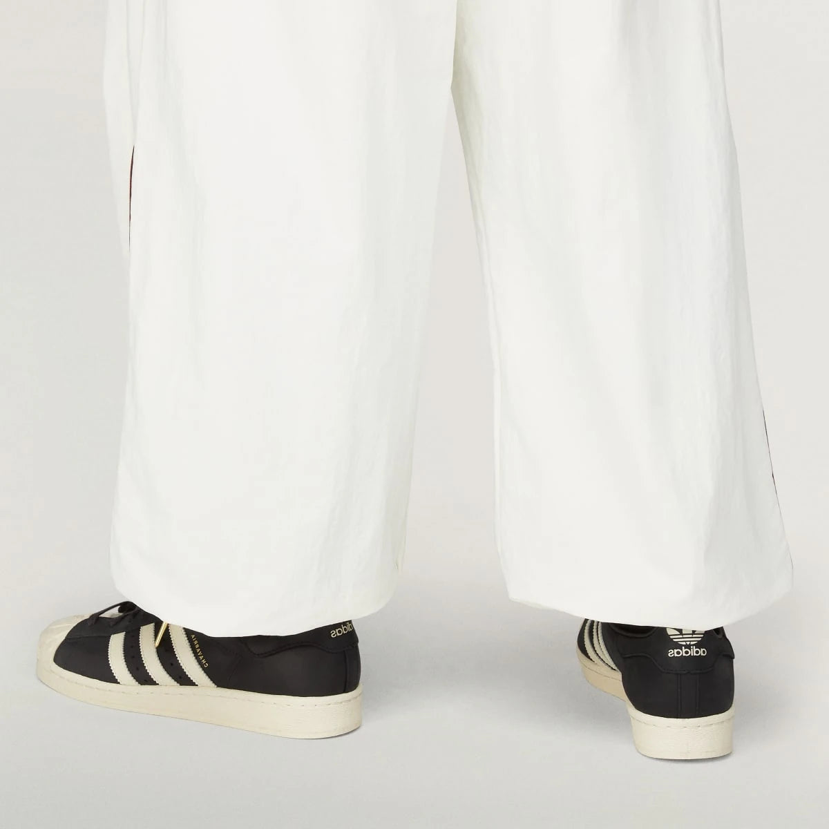 Overkicks - Adidas Superstar Willy Chavarria Rose Black Cream White (KJ2029) - vista lateral