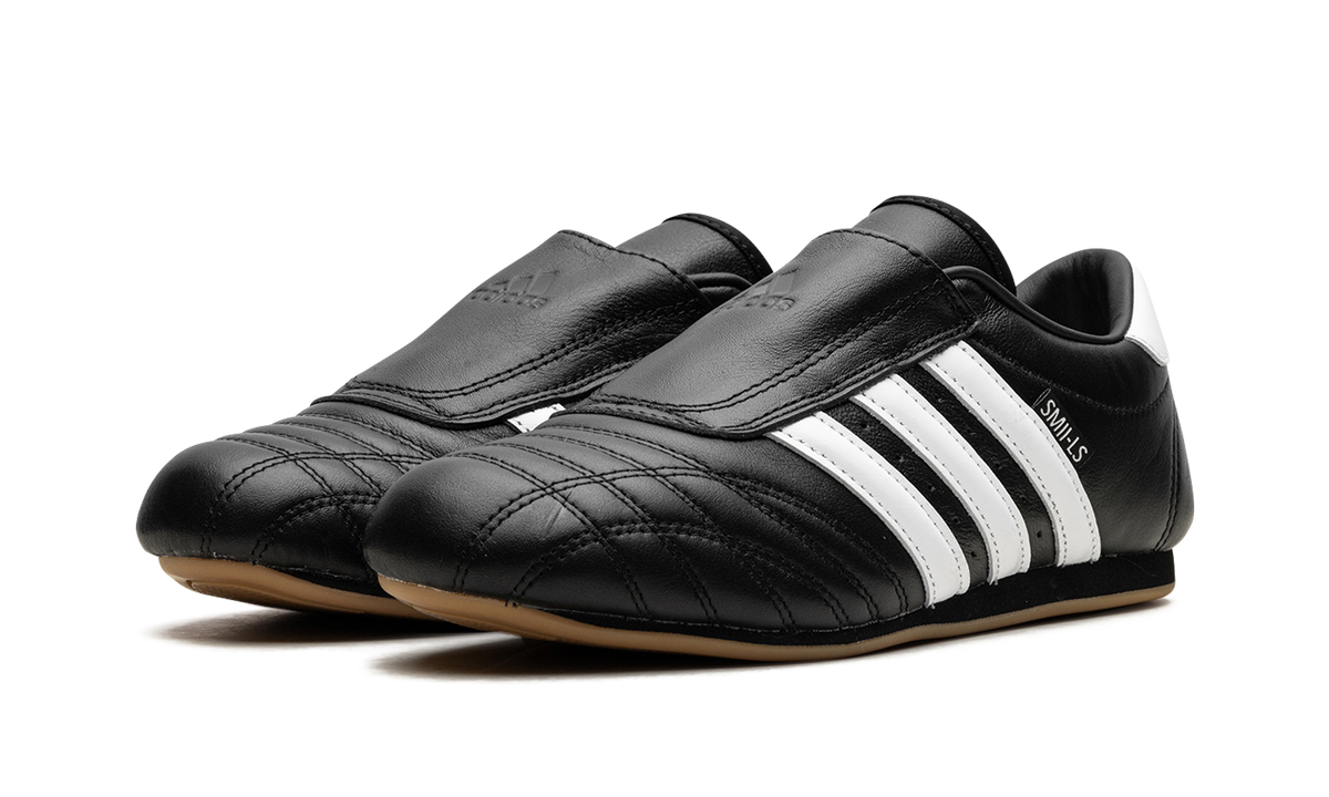Overkicks - Adidas Taekwondo Black White (JQ4775) - vista trasera