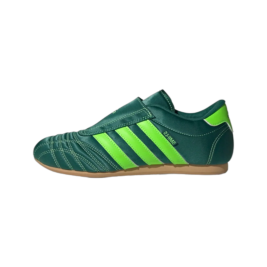 Overkicks - Adidas Taekwondo Collegiate Green Solar Green Gum (Womens) (JQ8210) - vista lateral