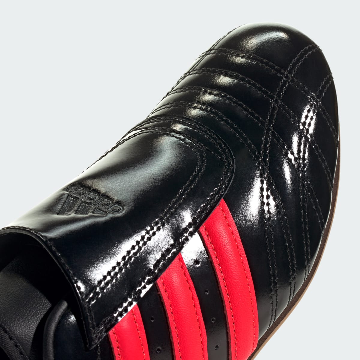 Overkicks - Adidas Taekwondo Core Black Solar Red Gum (JS1228) - detalle