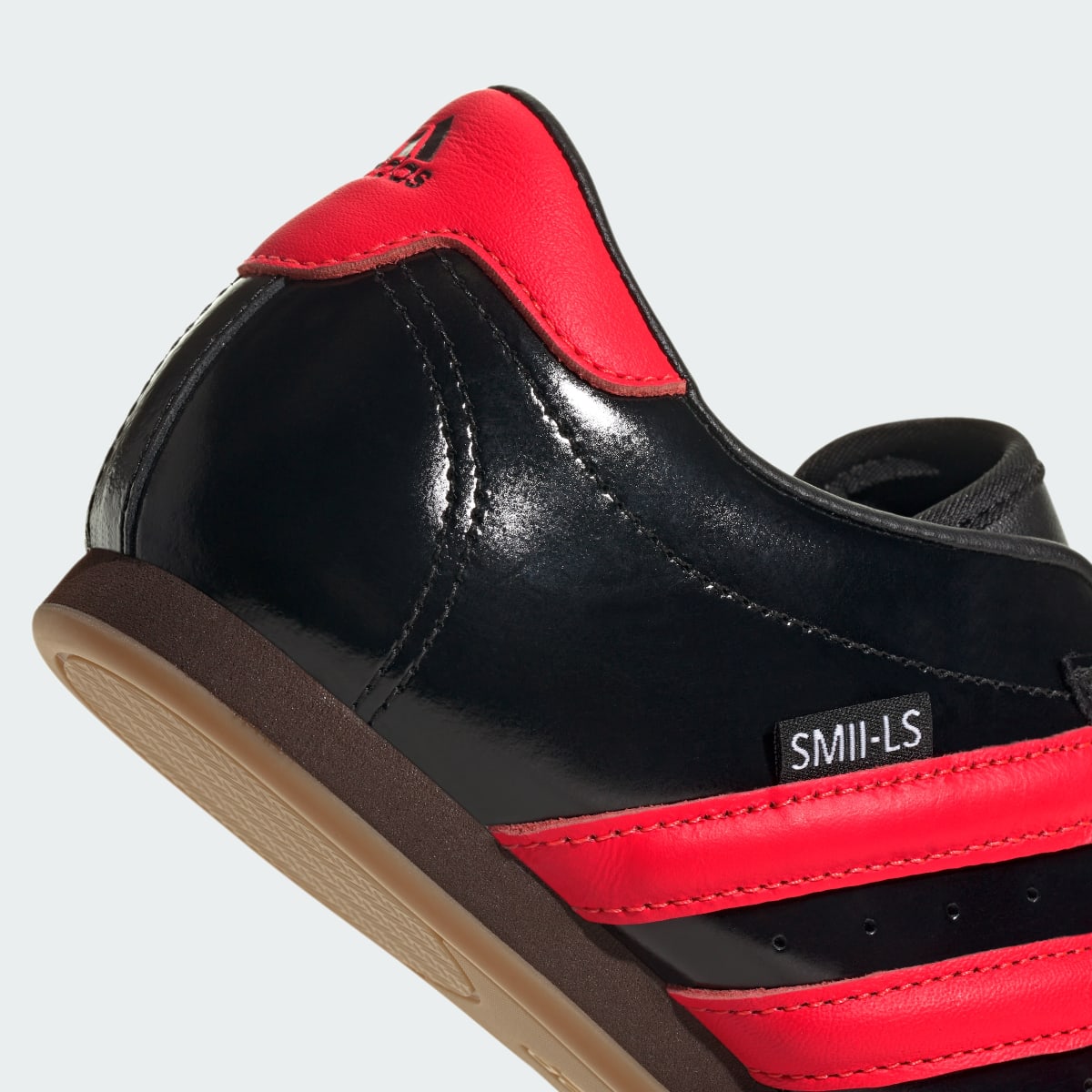 Overkicks - Adidas Taekwondo Core Black Solar Red Gum (JS1228) - detalle