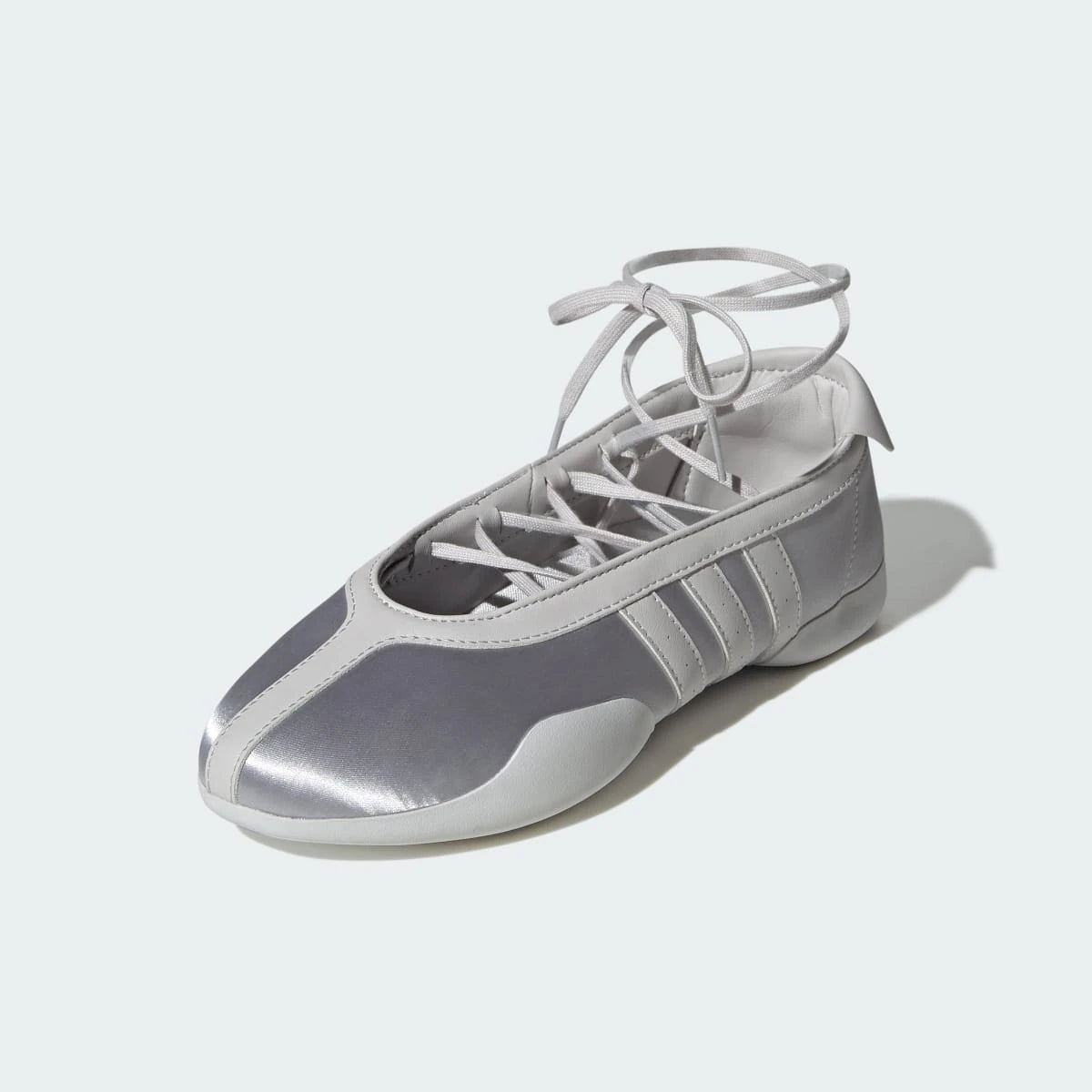 Overkicks - Adidas Taekwondo Mei Ballet Silver Metallic Grey (KJ8370) - vista trasera