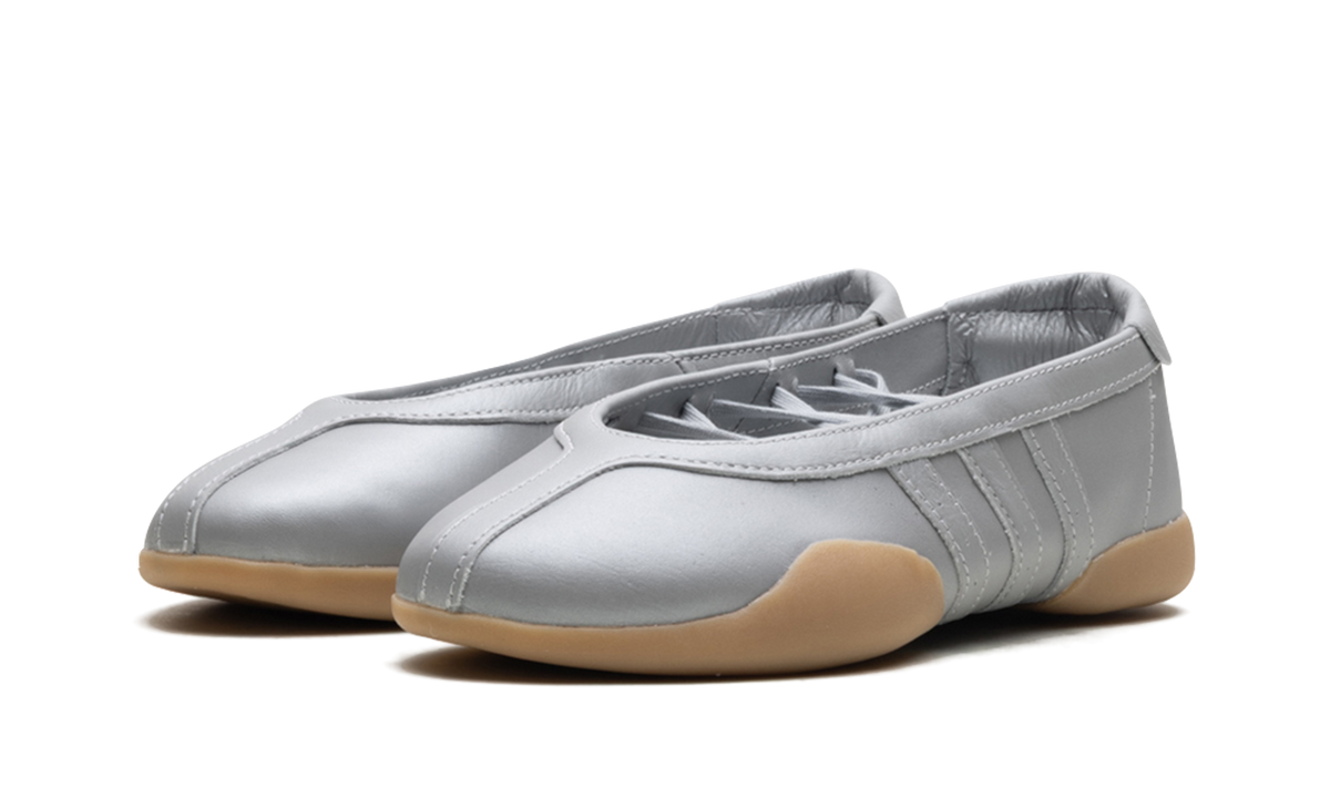 Overkicks - Adidas Taekwondo Mei Ballet Silver Metallic Gum (JR7032) - vista trasera