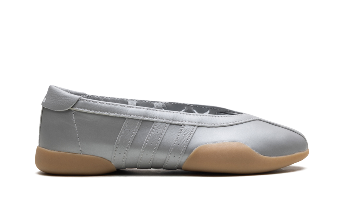 Overkicks - Adidas Taekwondo Mei Ballet Silver Metallic Gum (JR7032) - detalle talon