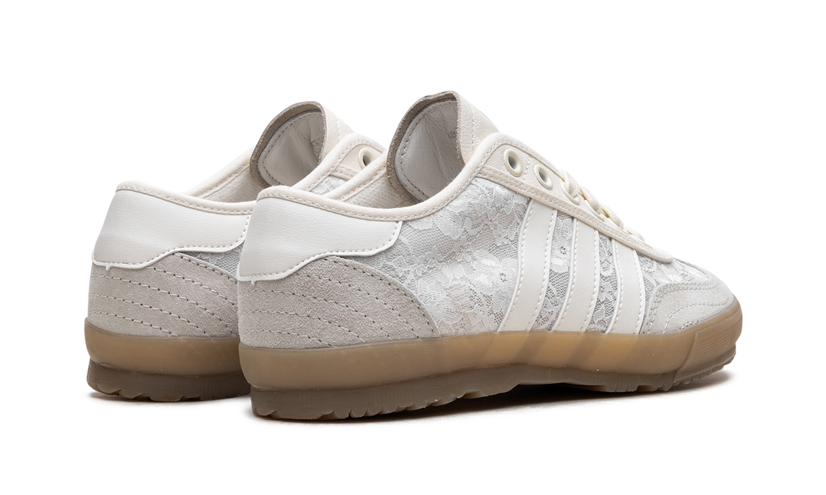 Overkicks - Adidas Tischtennis NAKED Copenhagen Silvery Daisy Lace Pack (JI3995) - par completo