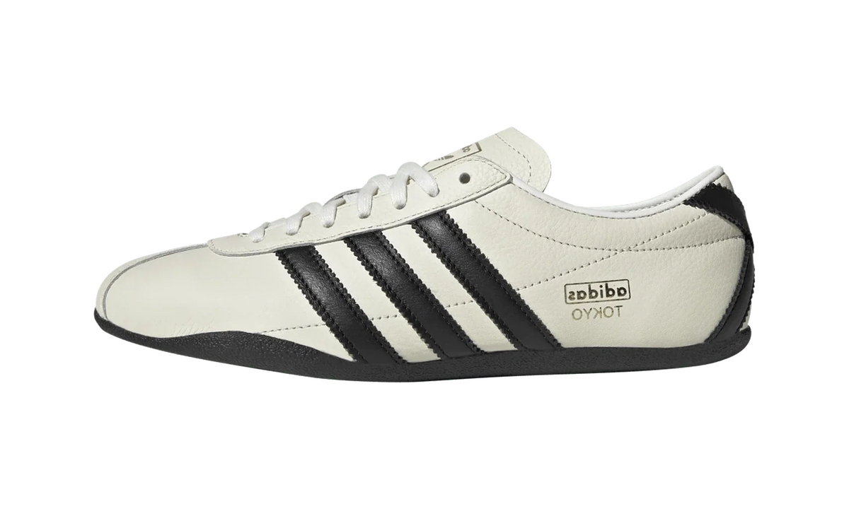 Overkicks - Adidas Tokyo Off White Core Black Gold Metallic (Womens) (JQ0597) - vista lateral