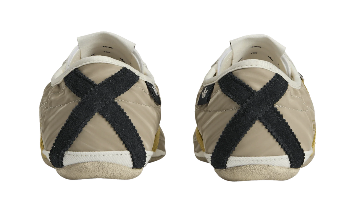 Overkicks - Adidas Tokyo Song For The Mute Off White Yellow (Womens) (KJ4401) - vista superior