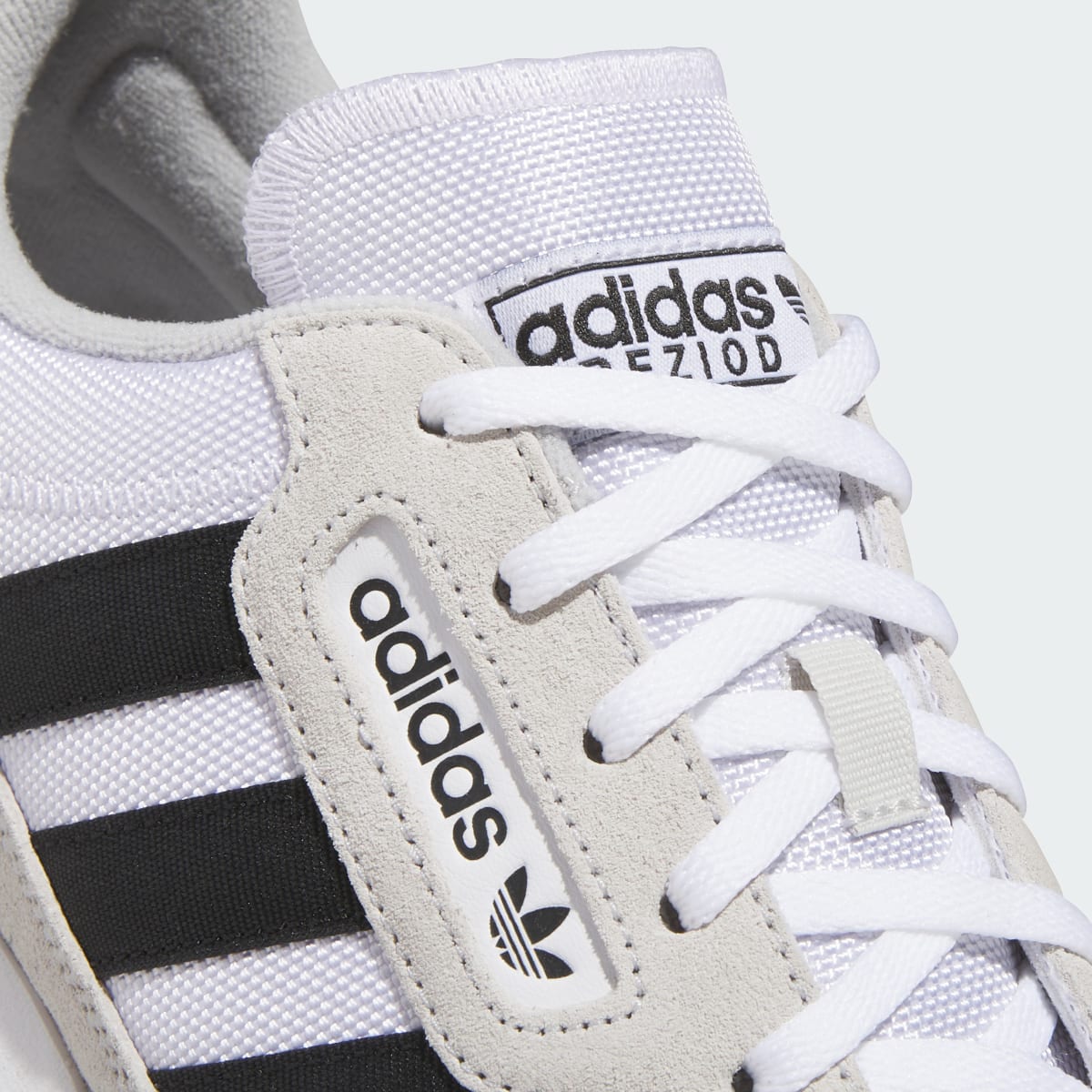 Overkicks - Adidas Treziod 2.0 Crystal White Core Black Cloud White (IH3801) - detalle lateral interior