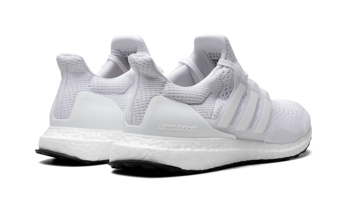Overkicks - Adidas Ultra Boost 1.0 DNA Triple White (HQ4202) - par completo