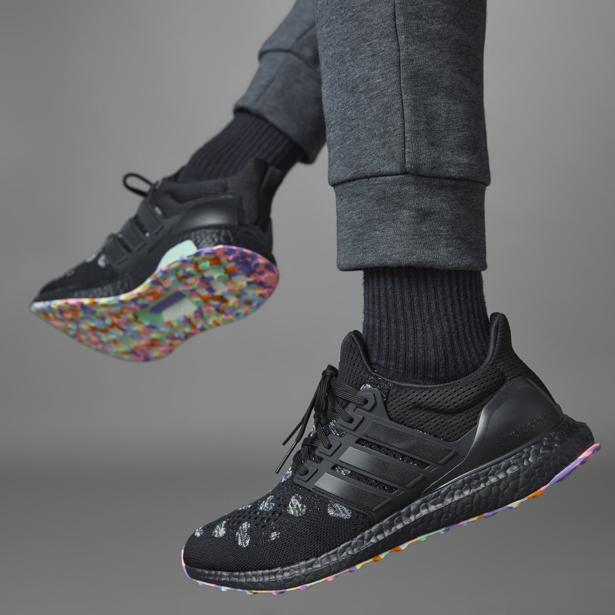 Overkicks - Adidas Ultra Boost 1.0 DNA Valentines Day Black (2023) (HQ6174) - vista trasera