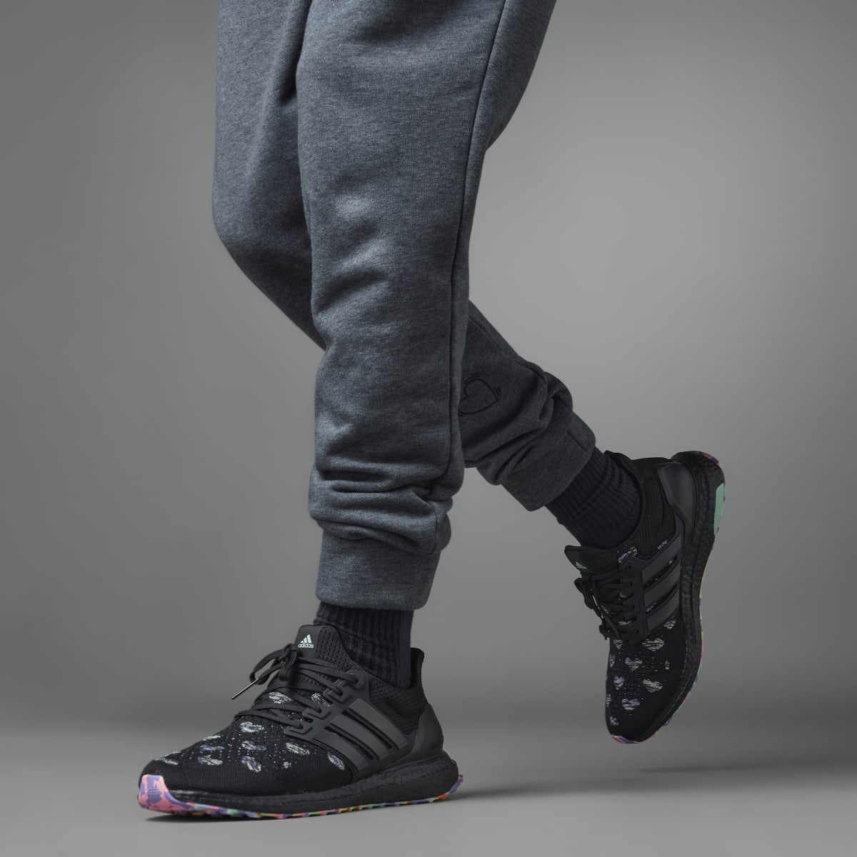 Overkicks - Adidas Ultra Boost 1.0 DNA Valentines Day Black (2023) (HQ6174) - detalle