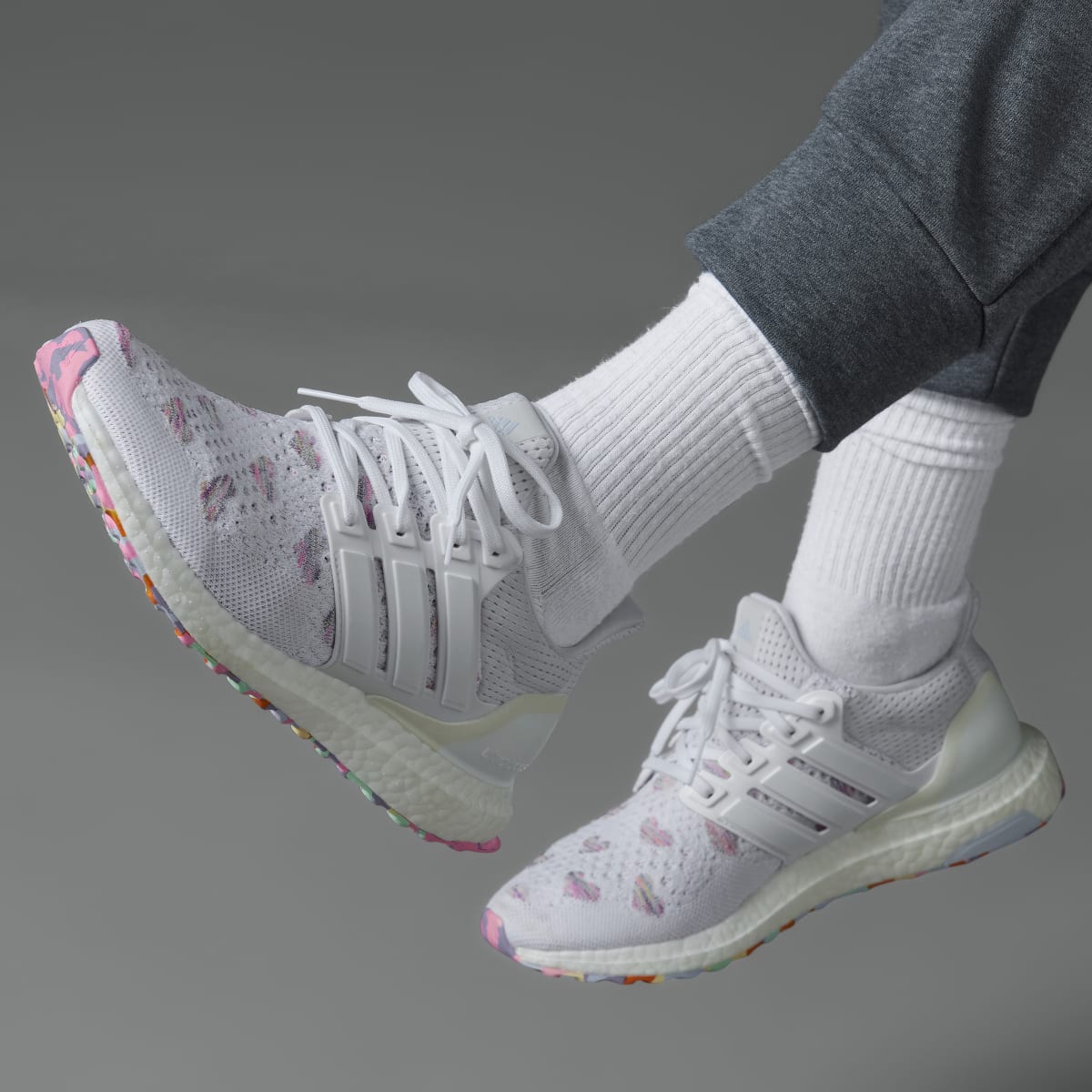 Overkicks - Adidas Ultra Boost 1.0 DNA Valentines Day White (2023) (HQ3857) - vista trasera