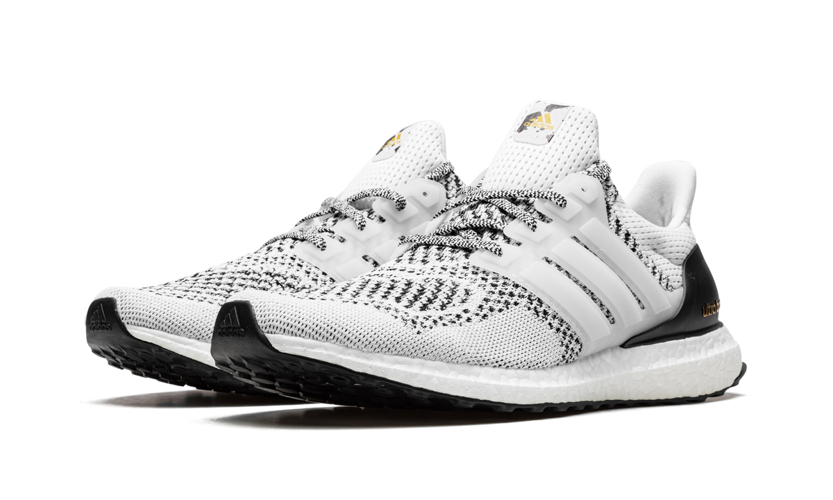 Overkicks - Adidas Ultra Boost 1.0 DNA White Oreo (GZ0449) - vista trasera