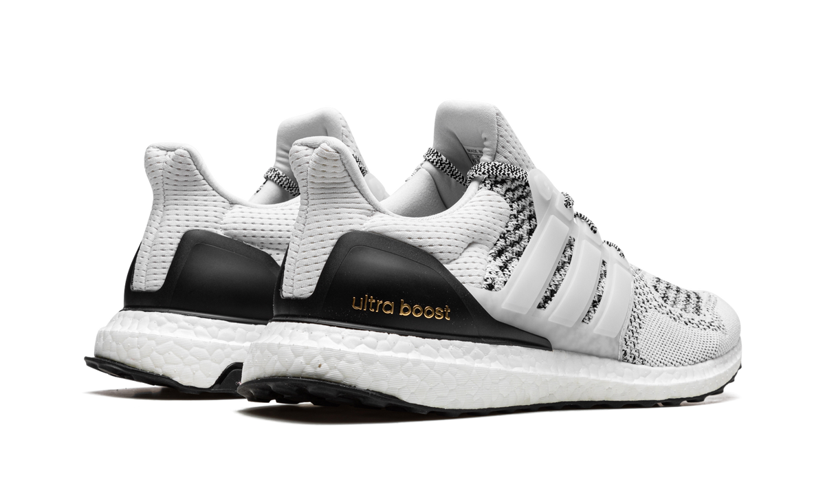 Overkicks - Adidas Ultra Boost 1.0 DNA White Oreo (GZ0449) - par completo