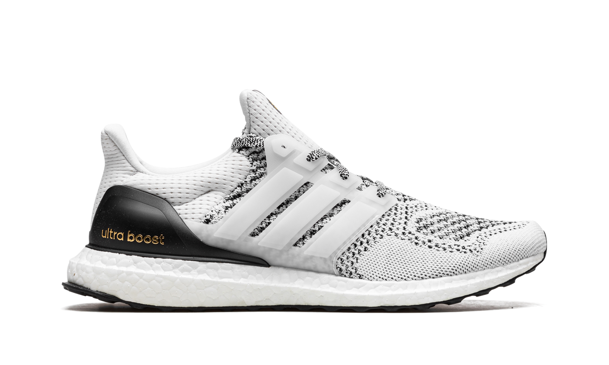 Overkicks - Adidas Ultra Boost 1.0 DNA White Oreo (GZ0449) - detalle talon