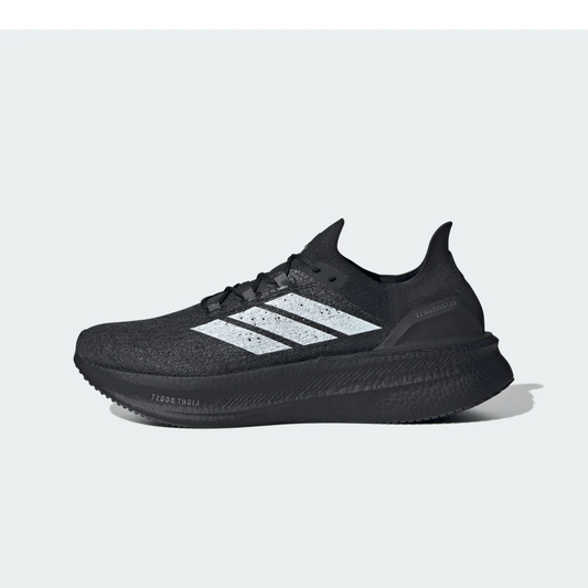 Overkicks - Adidas Ultra Boost 5 Strung Core Black Cloud White Iron Metallic (JQ2941) - vista lateral